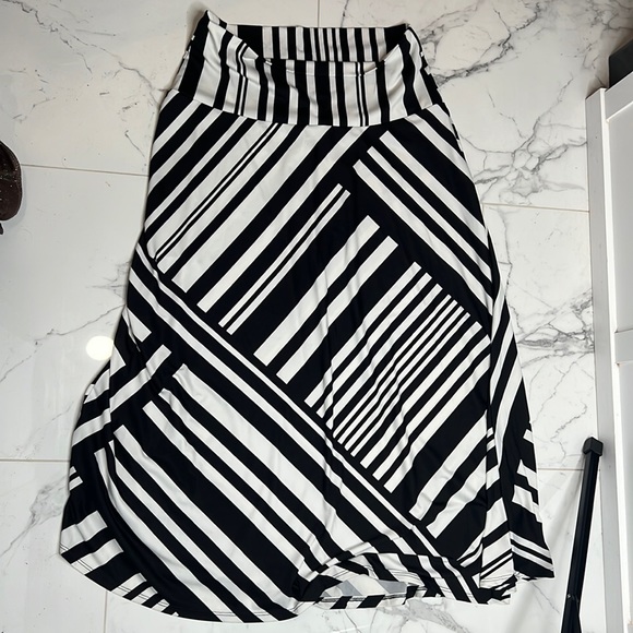 B&W Skirt - Picture 1 of 4